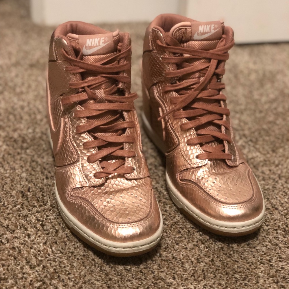 Women’s Nike dunk sky hi rose gold sneakers